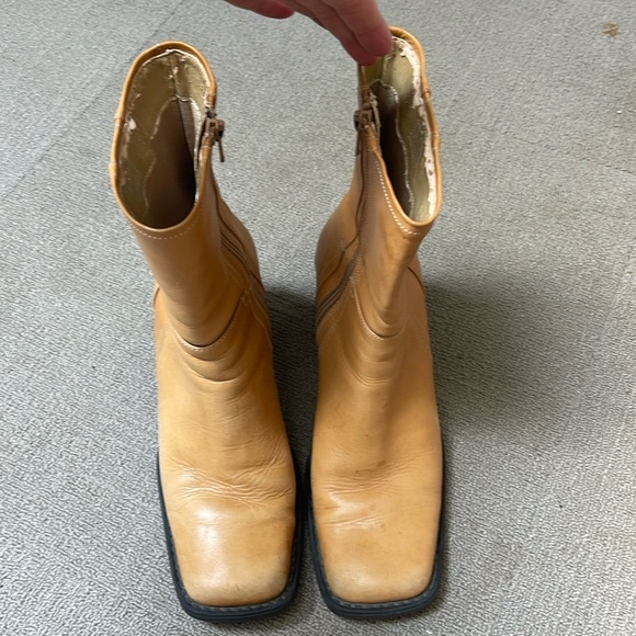 Shoes - Vintage Y2K italian leather camel tone square toe heeled boots size 9.5